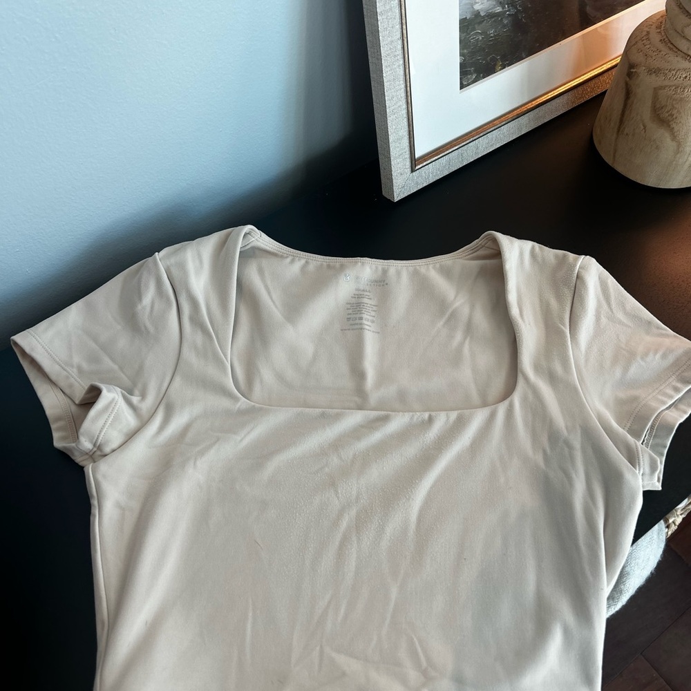 BuffBunny Cream Short Sleeve sport bra Top